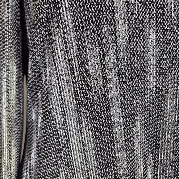 Frank Lyman Design Black and Silver  Asymmetrical Tunic Size 8 - Picture 4 of 5